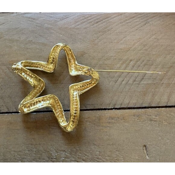 Vintage St John Open Star Brooch Pin Gold Tone Star Brooch Used - Picture 7 of 9